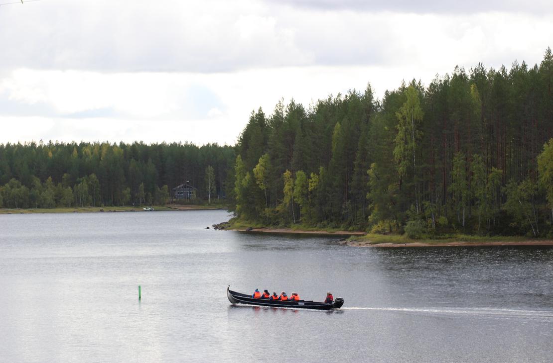 Jokiveneretkel&auml;iset vesill&auml;