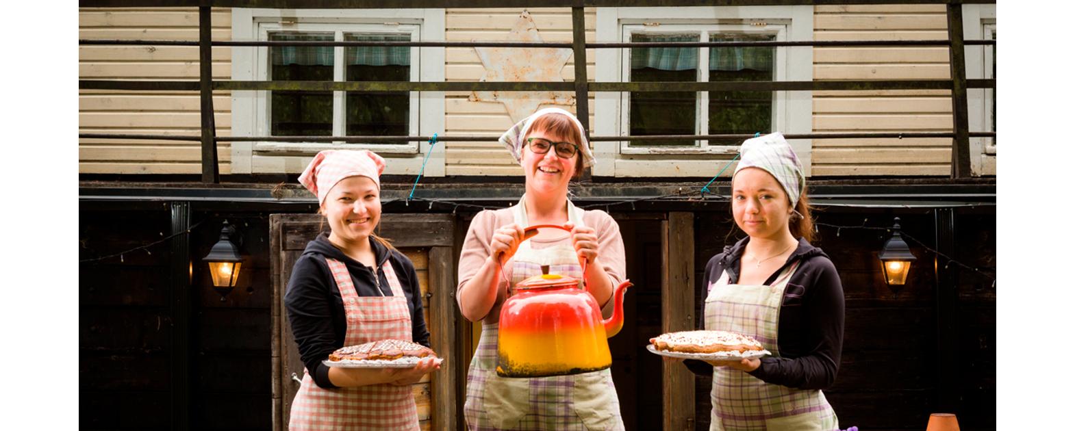 Savottakahvila M&ouml;hk&ouml;n Mantan em&auml;nn&auml;t ty&ouml;ss&auml;&auml;n.