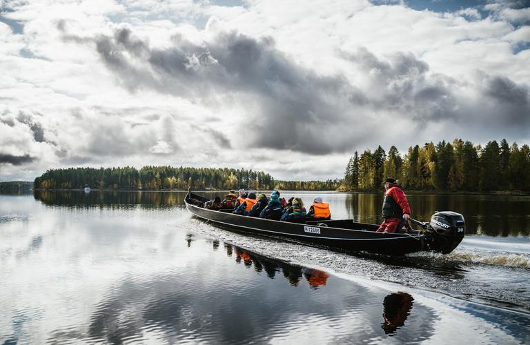 Mantan Luontopalveluiden jokivene Lily Koitajoella