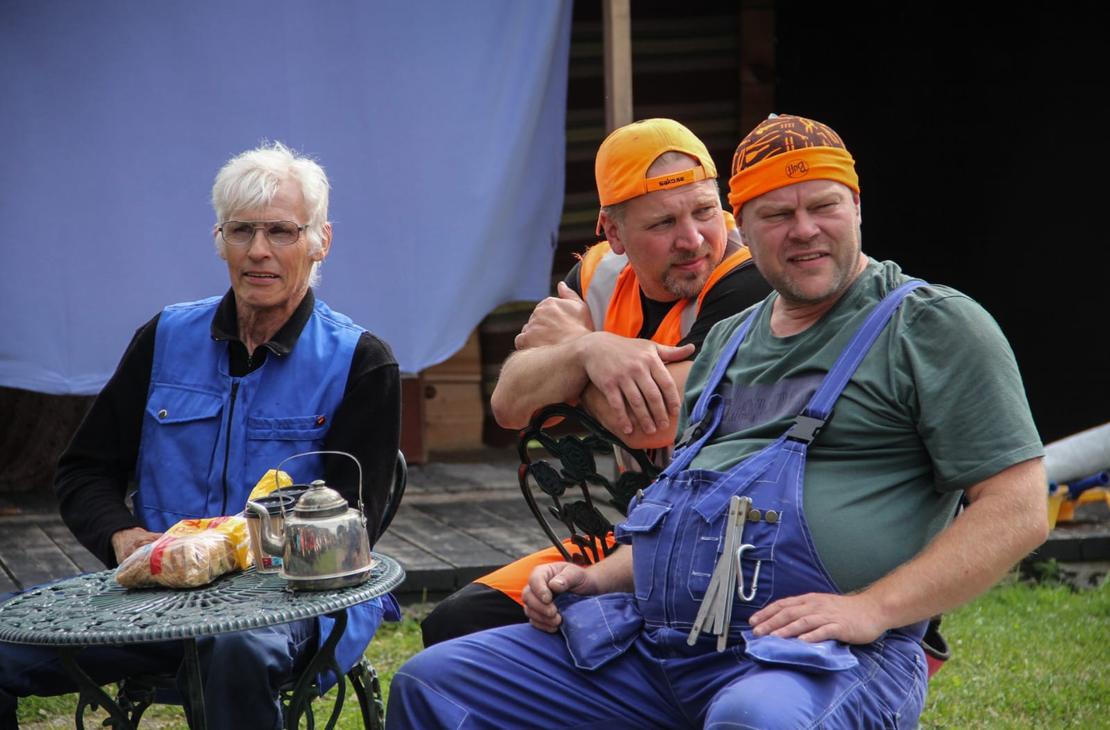 Koskaan ei tied&auml;, mit&auml; kes&auml;teatterin lavalla tapahtuu.