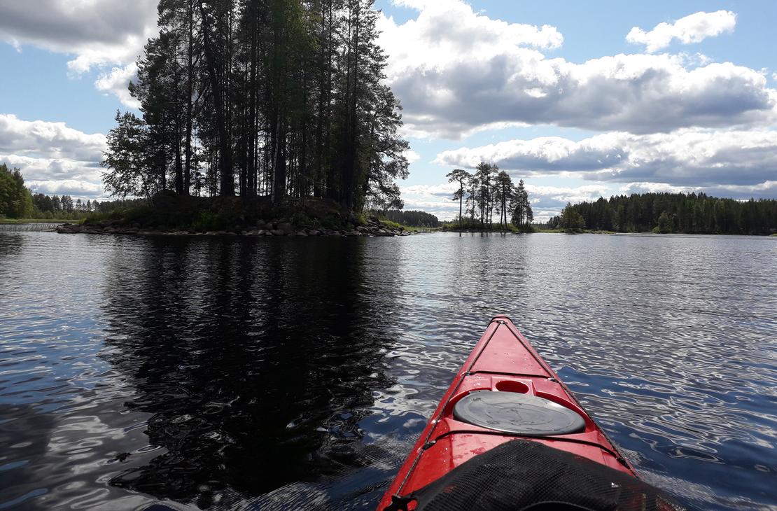 Petkelj&auml;rven vedet tarjoavat mainion mahdollisuuden melontaan.