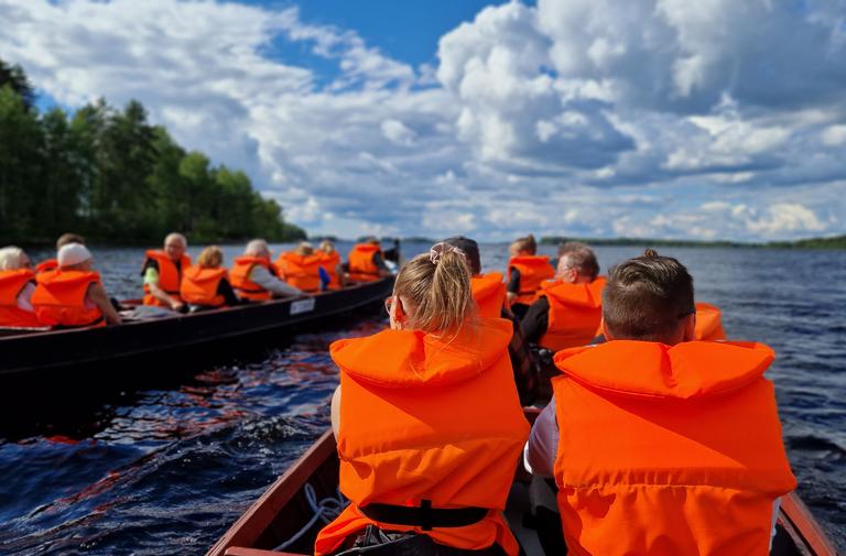 Jokivene Koitajoella.