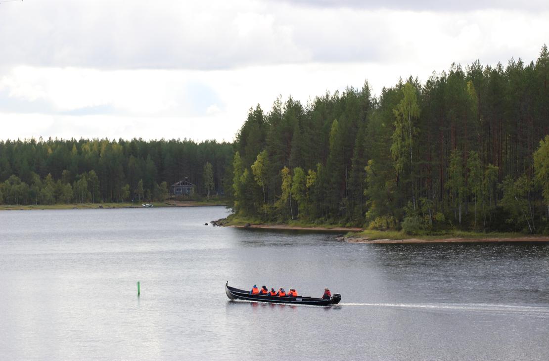 Jokiveneretkel&auml;iset vesill&auml;