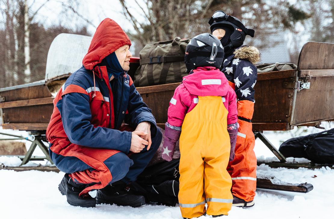 Matkalle l&auml;ht&ouml; on pienist&auml; retkel&auml;isist&auml; j&auml;nn&auml;&auml;.