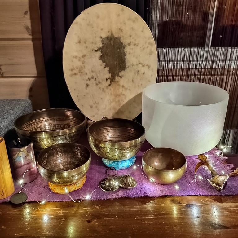 &Auml;&auml;nimaljat esill&auml;