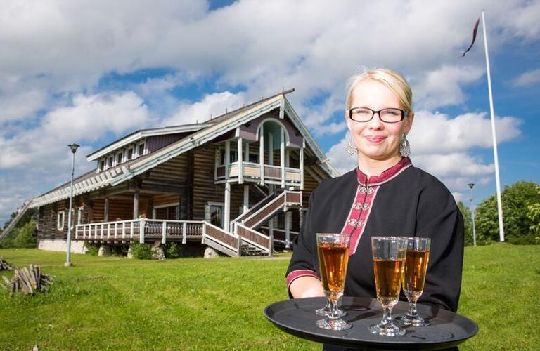 Ilomantsissa Parppeinvaaralla sijaitseva karjalaistyylinen perinnerakennus, jossa toimii ravintola ymp&auml;rivuoden