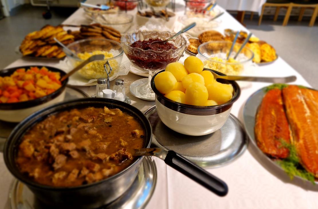 Mantan Majatalon karjalainen juhlamenu.