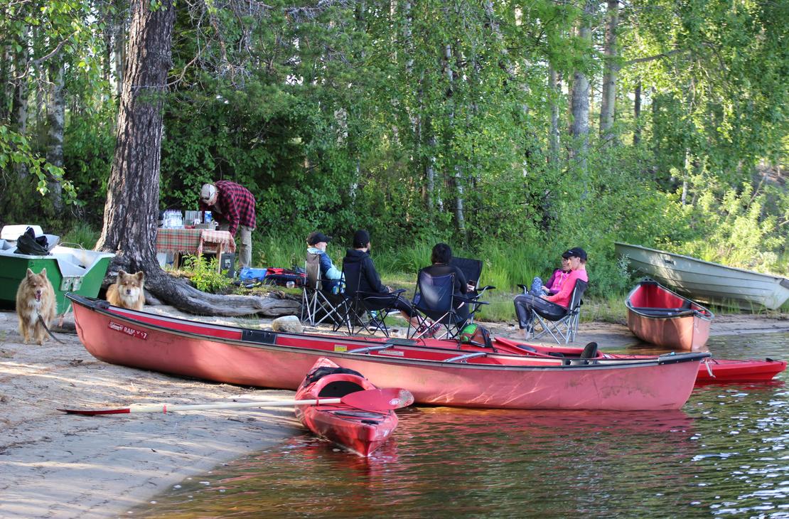 Melojat ev&auml;stauolla.