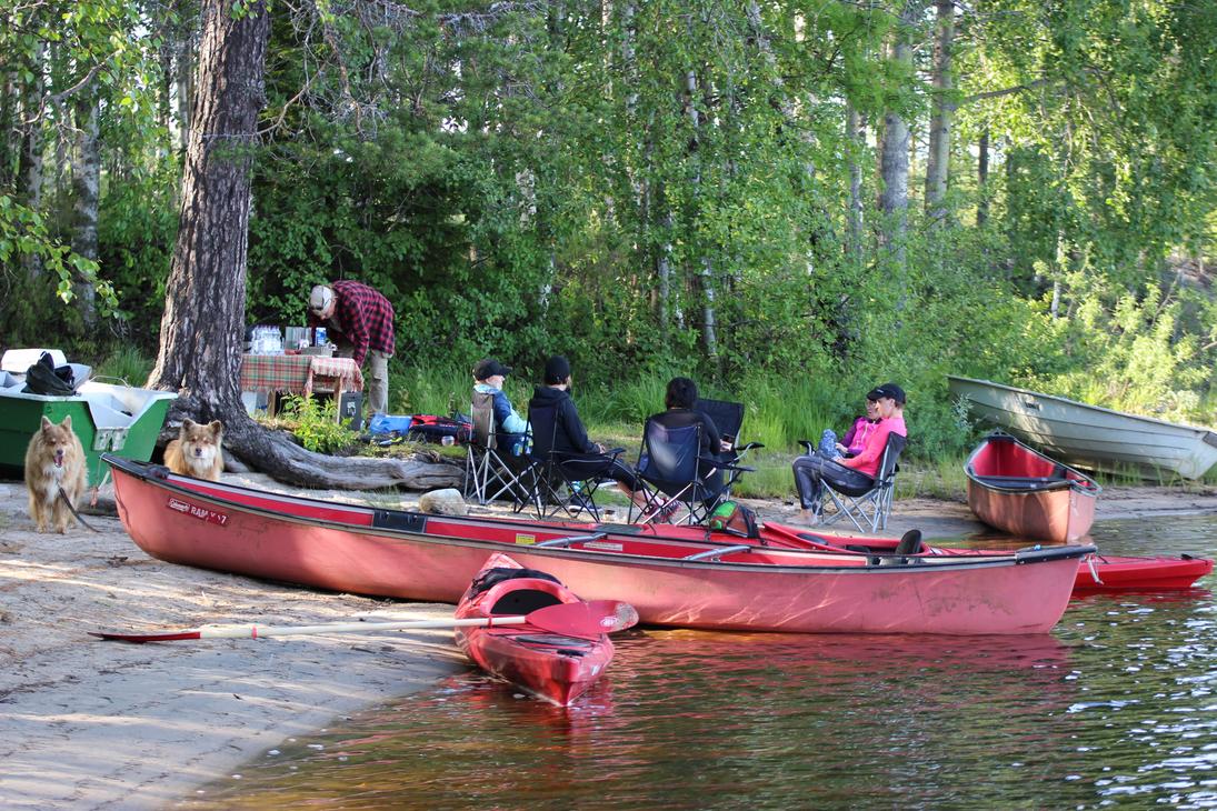 Paddlers on a snack break.