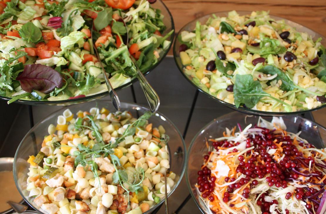 Salaattip&ouml;yt&auml; Mantan Majatalolla.