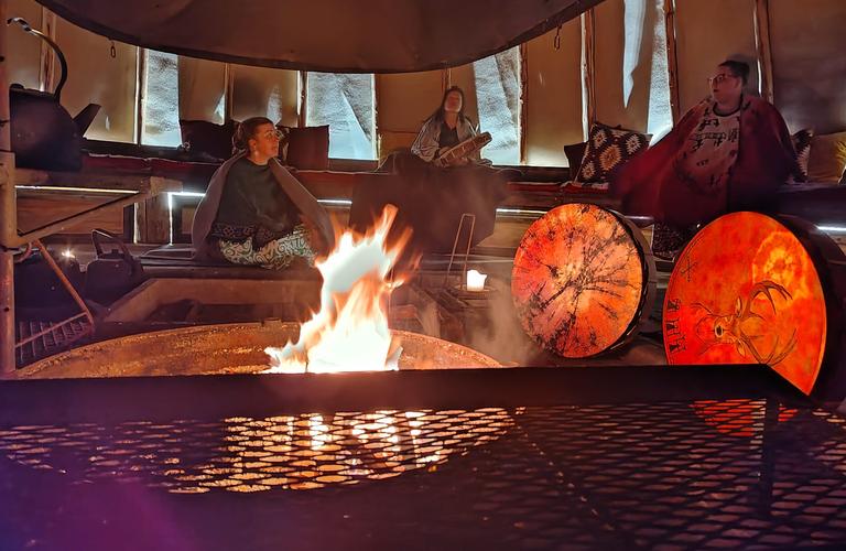 Rummut ja ihmiset kodassa