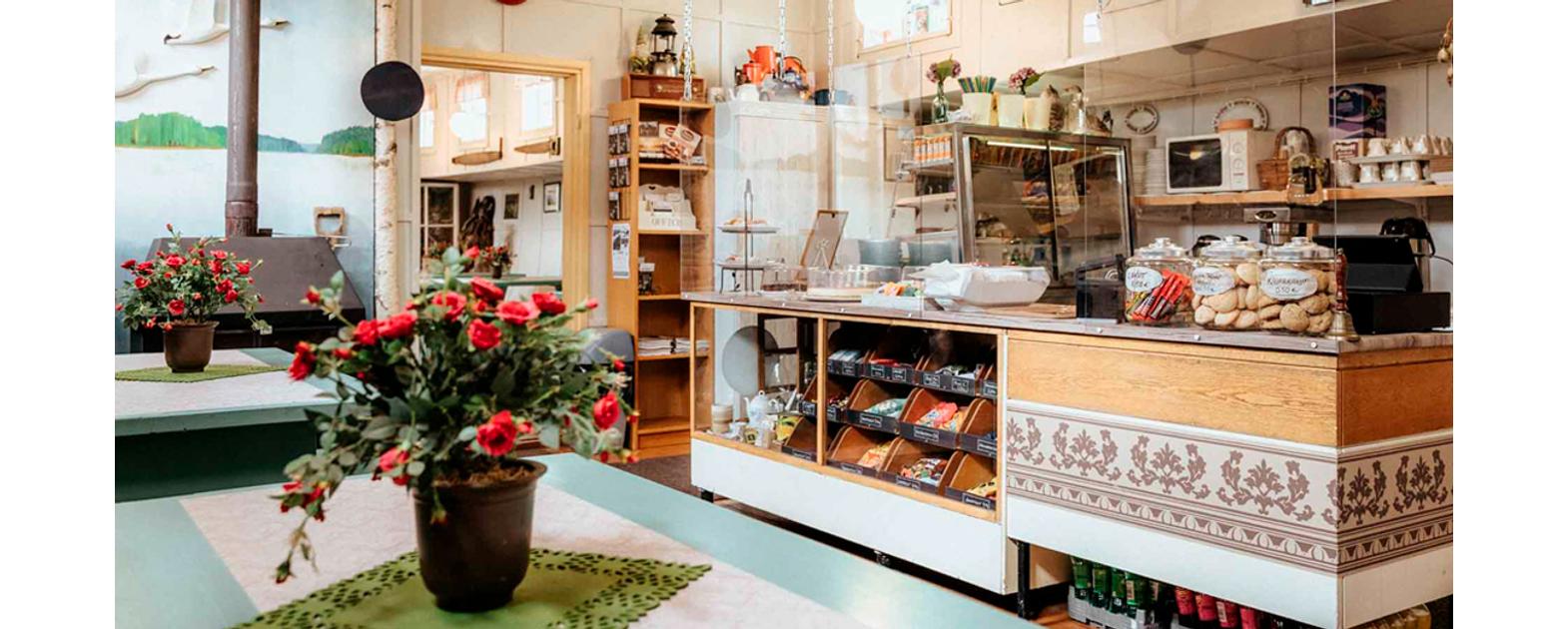 Savottakahvila M&ouml;hk&ouml;n Mantan sis&auml;tilat