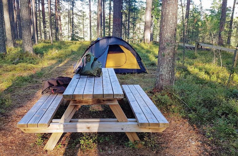 Petkeljärven kansallispuiston retkeilykeskuksen Petkeljärvi Center telttailualue