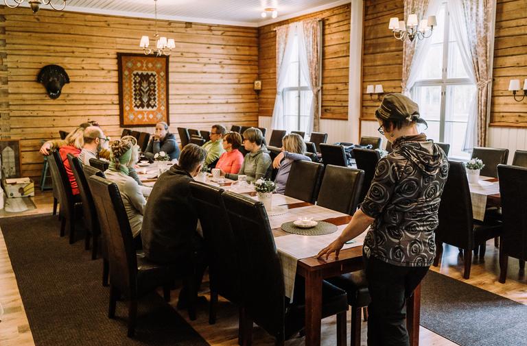 Mantan Majatalon Lanssi-sali toimii hyvin kokoustilana.
