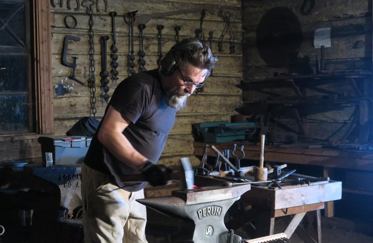 Sepp&auml; takoo M&ouml;hk&ouml;n ruukin pajalla